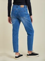 Pantalón de jean azul de corte recto.