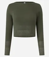 Blusa corta color verde militar, confeccionada en tejido de punto con textura perforada. Presenta escote canoa y mangas largas.