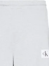 Pantalón de felpa francesa color gris melange, de corte recto y holgado con cintura elástica. Presenta una insignia pequeña con el logotipo de Calvin Klein en el lateral.