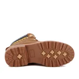 Bota acordonada color camel con suela marrón y logo de la marca en la lengüeta y el lateral.