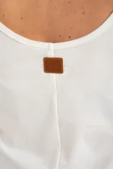 Musculosa blanca de algodón peinado, con escote redondo y corte al cuerpo.