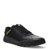 Championes urbanos Caterpillar modelo Hex +, color negro con detalles en amarillo. Confeccionados en cuero napa texturizado, cuentan con suela de goma robusta y cierre mediante cordones.