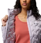 Campera técnica Columbia con tecnología de sellado térmico, diseño acolchado con patrón geométrico, cierre frontal completo, cuello alto y bolsillos laterales con cierre.