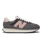 Championes New Balance 237 de dama, color gris con detalles en rosa y blanco.