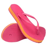 Sandalias de goma Havaianas modelo Slim, color gris oscuro, con tiras finas metálicas y diseño clásico de dedo.