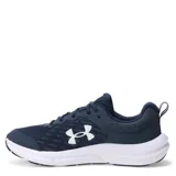 Championes de running Under Armour modelo Charged Assert 10, color negro con detalles en blanco. Presentan una parte superior de malla transpirable con refuerzos sintéticos, logo de la marca en el lateral y entresuela con tecnología Charged Cushioning para mayor amortiguación.