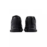 Championes New Balance modelo WRPD Runner, color negro total. Presentan un diseño moderno con base de malla técnica y superposiciones sintéticas con formas orgánicas. Cuentan con una entresuela voluminosa y esculpida que proporciona amortiguación avanzada.