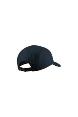 Gorra de trekking color verde oliva con logo de la marca bordado en el lateral.