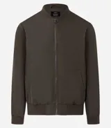 Campera bomber color beige, con cuello alto, cierre frontal con cremallera, bolsillos laterales y puños y cintura elastizados.