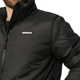 Campera negra con cierre frontal, cuello alto y logo de Caterpillar en el pecho.