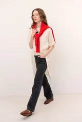 Cardigan tejido de punto con diseño de ochos, color celeste, de manga larga.