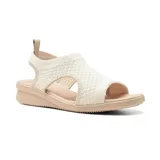 Sandalia de confort Usaflex modelo Vienna, color beige, con capellada tejida y ajuste elástico en el talón.