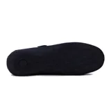 Guillerminas casuales negras con diseño calado y ajuste con velcro.