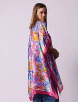 Kimono de satén estampado con flores, marca Barrington.