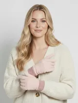 Guantes de tejido soft color rosa pálido, con puño elastizado en tono malva con logo bordado.