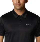 Polo Columbia Hike Polo color negro con tecnología Omni-Wick de absorción de humedad, de manga corta, cuello camisero con botones y logo de la marca estampado en el pecho.