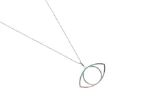 Collar plateado con dije de ojo delineado con circonias multicolores.