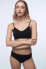 Soutien bralette color lila de punto canalé, con breteles ajustables y espalda entera.