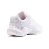 Championes deportivos Joma Master 1000 Lady, color blanco con detalles plateados. Diseñados para pádel y tenis, ideales para entrenamientos de baja frecuencia.