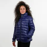 Campera puffer azul marino de nylon, con capucha y cierre frontal.
