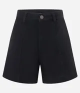 Short regular de talle alto confeccionado en sarga de color marrón, con trabillas para cinturón, cierre con botón y cremallera, bolsillos delanteros y traseros, y pespuntes en contraste.