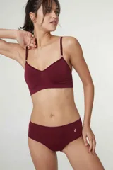 Soutien bralette color rosa viejo de microfibra sin costuras, con breteles regulables y espalda entera.