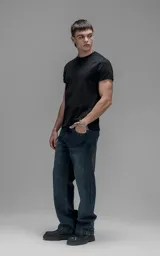 Remera de calce slim fit, confeccionada en jersey de algodón, con cuello redondo y mangas cortas con terminación en rib.