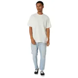 Remera blanca de algodón, corte clásico, cuello redondo y manga corta.
