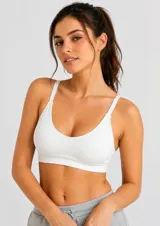 Sostén tipo bralette de tela morley, con breteles finos regulables y escote en V.