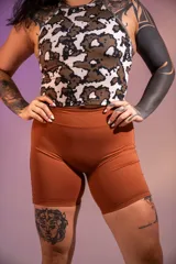 Calza biker color ladrillo de tiro alto.