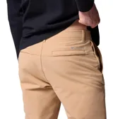Pantalón Columbia Black Mesa Warm Pant Omni-Shield de corte recto, color beige, con tecnología repelente a líquidos y manchas, bolsillos seguros y detalle reflectante.