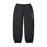 Pantalón deportivo Supreme de corte holgado con diseño de cuadrícula ripstop. Presenta cintura elástica, bolsillos laterales con cierre y cierres verticales en los laterales de las piernas. Incluye el logo de la marca estampado en la pierna izquierda.