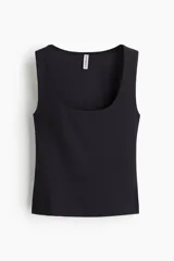 Musculosa de microfibra, modelo corto de ajuste entallado con escote en U y bajo recto.