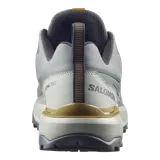 Championes de trekking Salomon X Ultra 360, de color negro y gris, con sistema de ajuste rápido de cordones Quicklace, suela Contagrip y tecnología Advanced Chassis para mayor estabilidad y protección en senderismo.