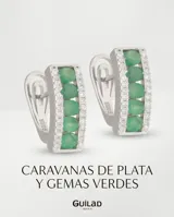 Caravanas de plata 925 con diseño rectangular, decoradas con una hilera central de piedras verdes y bordes con circonias brillantes. Cuentan con cierre tipo omega.