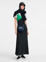 Bandolera Longchamp Essential XS de lona de algodón a rayas verticales azules y blancas, con logo bordado en el frente.