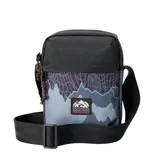 Morral Rip Curl modelo No Idea Pouch Search Camo, con diseño estampado de montañas y patrón abstracto en tonos de gris, negro y azul. Cuenta con correa ajustable negra y parche frontal con el logo de la marca.