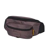 Riñonera Caterpillar modelo Raymond Waist Bag, color marrón con patrón geométrico triangular, compartimento principal con cierre, bolsillo frontal con cierre y parche engomado con el logo de la marca.