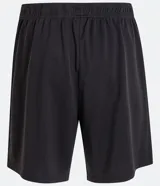 Bermuda deportiva masculina de corte recto, con cintura elástica, bolsillos laterales con cierre y detalle texturizado en los laterales.
