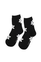 Medias de caña media color negro con estampado de flores blancas. Cuentan con elástico en la parte superior y detalle de marca en el empeine.