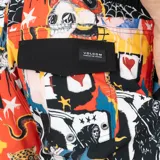 Short de baño Volcom modelo Mariner, con estampado multicolor de estilo neotradicional con calaveras, telarañas y serpientes, cintura elástica negra y cordón ajustable.