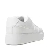 Championes urbanos color beige con plataforma.