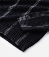 Suéter de punto con diseño texturizado y efecto acid wash, de corte boxy, cuello redondo y manga larga.