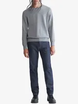 Sweater gris de algodón con cuello redondo, puños y dobladillo acanalados. Logo CK bordado en el pecho.