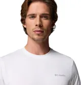 Remera deportiva Columbia modelo Parsons Point Ss, color blanco, de manga corta y cuello redondo, con pequeño logo de la marca estampado en el pecho.