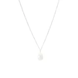 Collar de plata 925 con cadena de 45 cm y dije de piedra lunar en forma de lágrima.