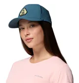 Gorra de béisbol Columbia, modelo Mountaincap II 3D, color azul, con paneles laterales y traseros de malla perforada por láser y parche hexagonal con el logo de la marca en el frente.