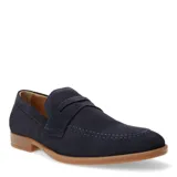 Mocasines de hombre tipo penny loafer, confeccionados en gamuza color azul marino, con suela plana de goma en tono natural.
