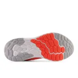 Championes New Balance Fresh Foam Arishi V4 para mujer, color salmón con logo plateado.