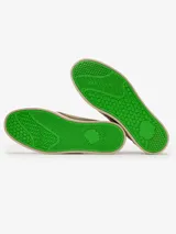 Championes Satorisan modelo Heisei Gaia, color verde caqui, con cordones beige y suela de goma reciclada.
